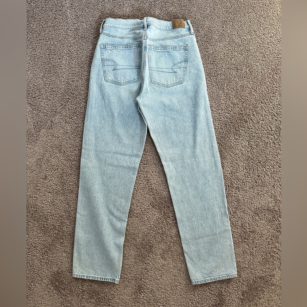 American Eagle 90s Straight Light Wash Jeans - Picture 2 of 5